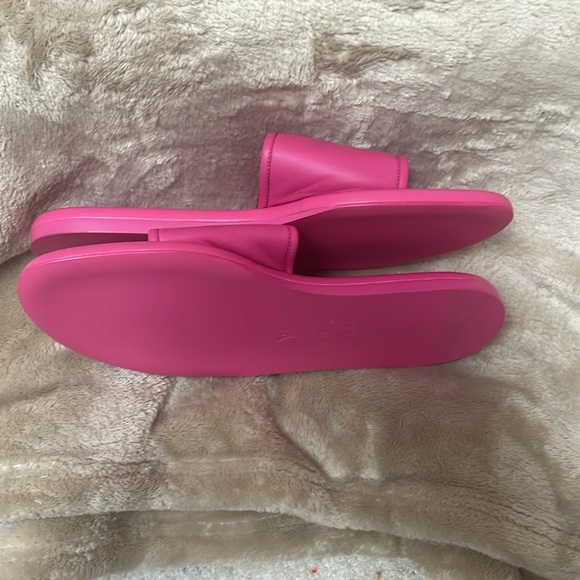 Louis Vuitton Slides/Sandals - Picture 14 of 16